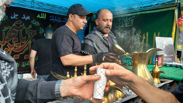 استقبال دلدادگان اباعبدالله الحسین (ع) از پیاده روی جاماندگان اربعین حسینی‌