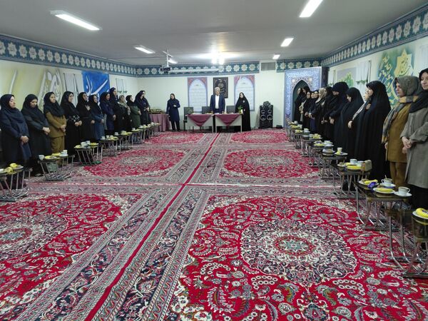 اولین جلسه شورای دبیران در دبیرستان علی‌ افشارنژاد 