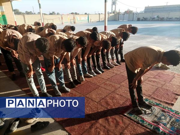 برگزاری نماز جماعت ظهر و عصر در مدرسه شهید حججی سیریک 