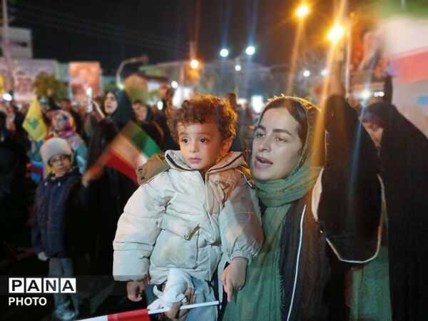 فرهنگیان و دانش آموزان گلستان همچنان پای میدان