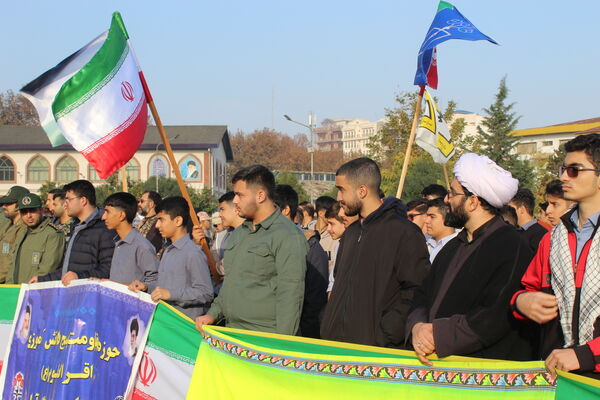 صبحگاه مشترک نیرو‌های مسلح در آمل 