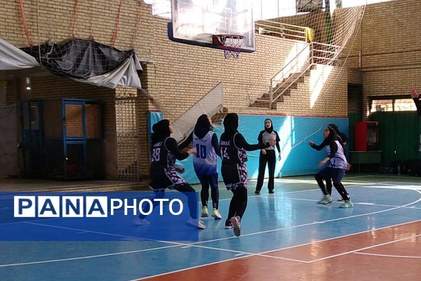 آغاز مسابقات استانی بسکتبال دختران شهرستانهای تهران در کهریزک 