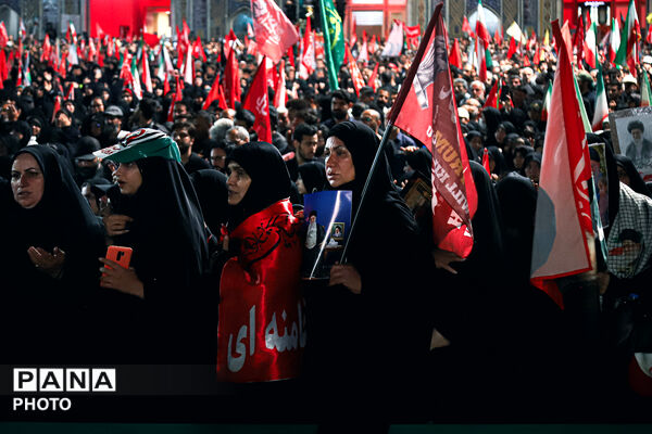 اقامه نماز بر پیکر مطهر رهبر شهید انقلاب در حرم مطهر رضوی-۲