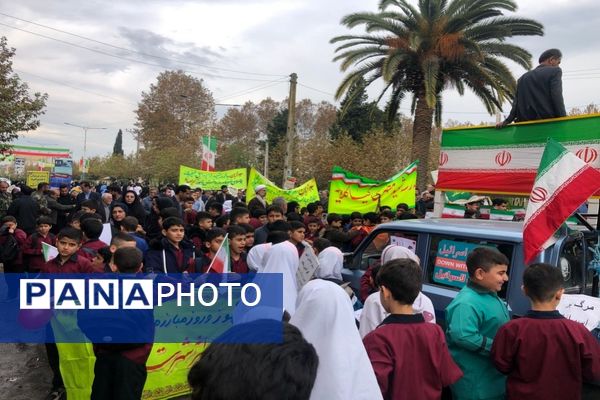 13 آبان و حضور حداکثری دانش‌آموزان املشی