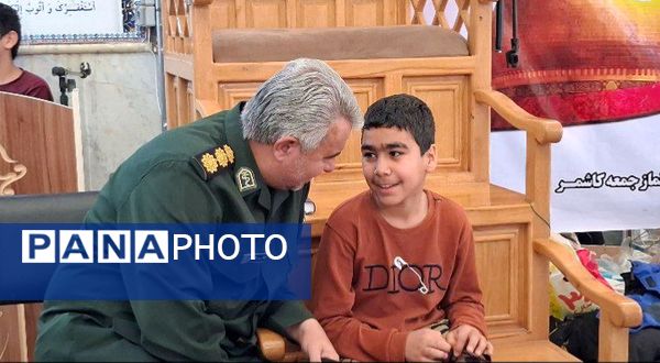 بازدید مسئولین بسیج دانش آموزی کاشمر از معتکفین مسجد جامع