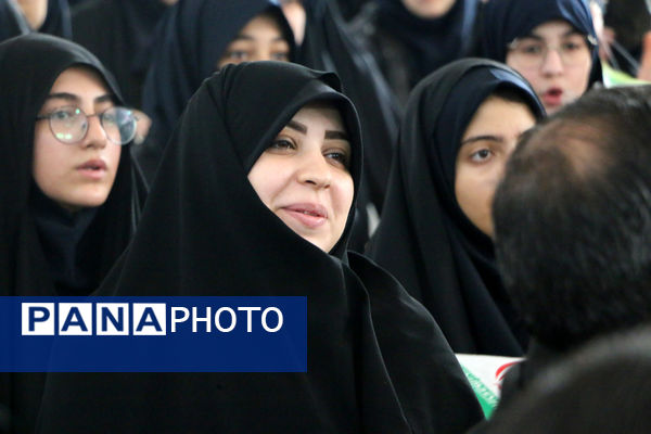 برپایی جشن «حضور تا ظهور» در دبیرستان شهیده حسنی سعدی قم