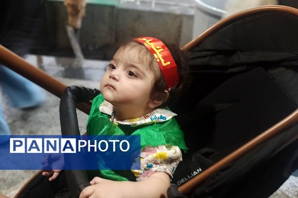 حضور پرشور کودکان و نوجوانان ورامینی در مراسم عزاداری روز عاشورا