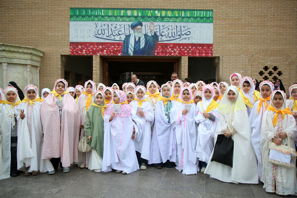 دختران، مهمان حضرت معصومه(س) شدند