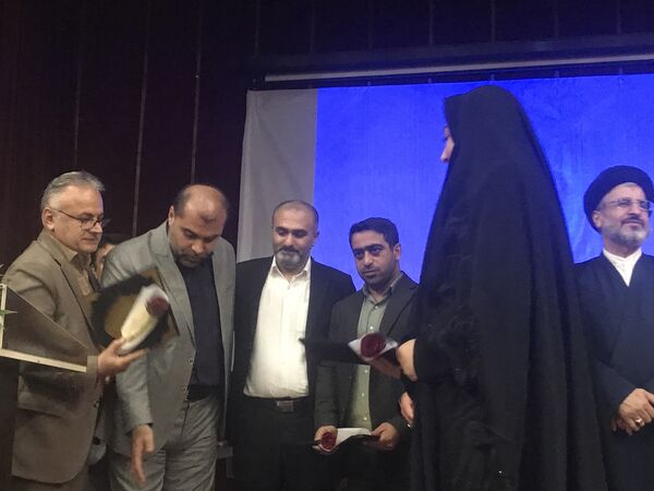 همایش تجلیل از مدیران و کارکنان نمونه شهرستان محمودآباد 