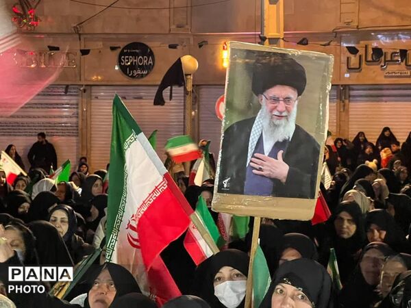 مردم فیروزکوه اجتماع امشب را در کنار دو مهمانانشان گذراندند