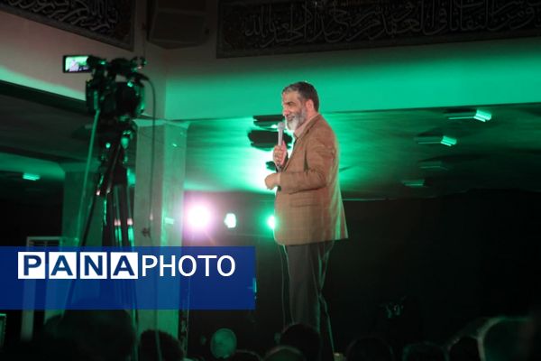 اجتماع «عاشقان بی‌نشان» در کاشان؛ روایت تصویر از شب ادای احترام به شهدا