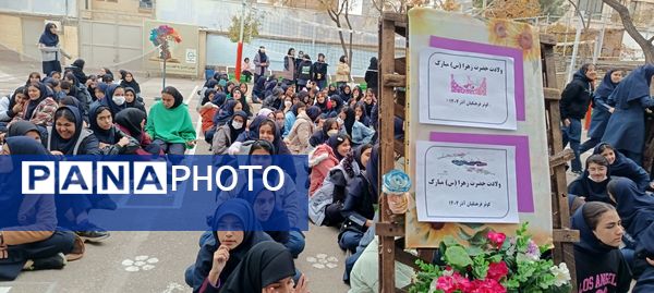 جشنواره کیک و دسر در دبیرستان کوثر فرهنگیان 