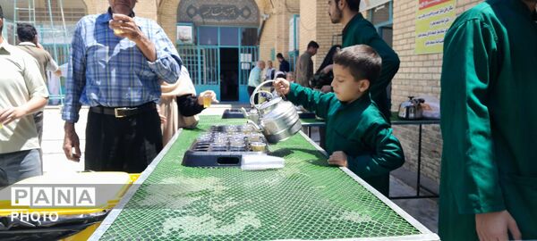 فعالیت چایخانه حضرت زهرا (س) در مسجد جامع 