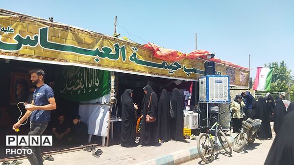 گذری بر فعالیت موکب خیمه العباس یک روز مانده به تشییع رهبر شهید در مشهد 