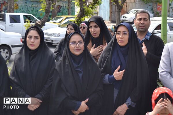 برپایی مراسمی برای اهتزاز پرچم حرم مطهر رضوی مصادف با دهه کرامت  در شهرک امیریه