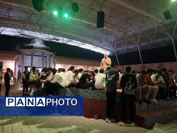 بازدید دانش‌آموزان از نمایشگاه اقتدار شیراز