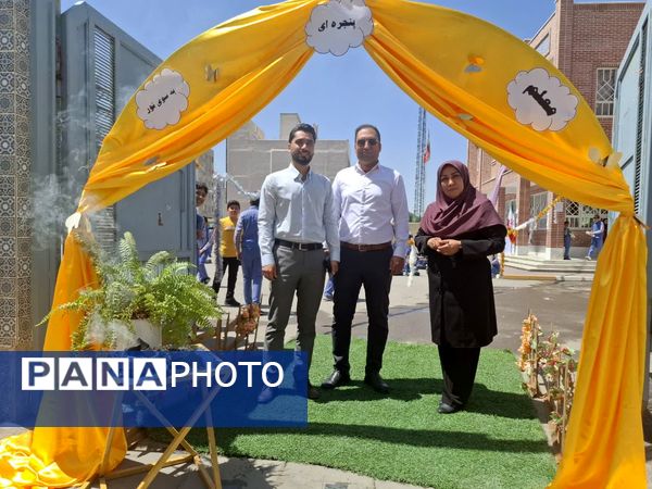 جشن روز معلم در دبستان عذرا پورشهریاری با برنامه های ویژه برگزار شد