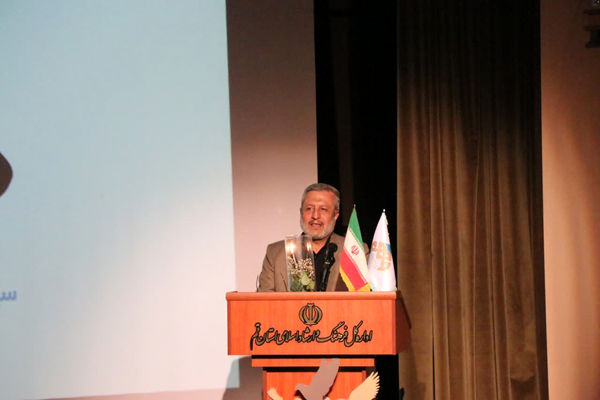 همایش ادبی هنری «مزد خدمت» در قم
