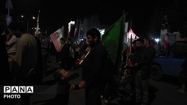زمزمه های دعا در بلوار فضل نیشابور 