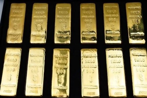 طلای جهانی در آستانه عبور از مرز ۴۵۰۰ دلار