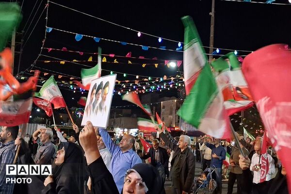 تجمع مردمی رباط کریم با اجرای سرود و سخنرانی