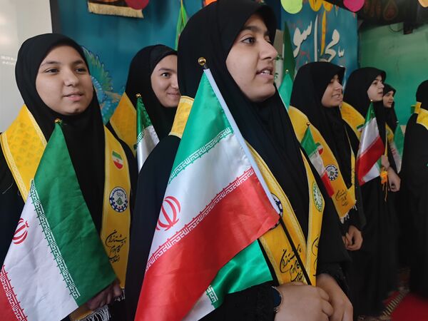 یادآورحماسه سیزدهم آبان دردبیرستان شاهدشهید قاسم سلیمانی
