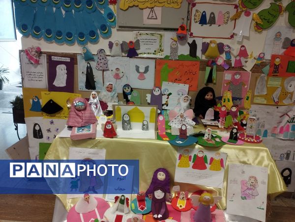 نمایشگاه حجاب به‌مناسبت ایام فاطمیه در مدرسه نشاط اسلامشهر