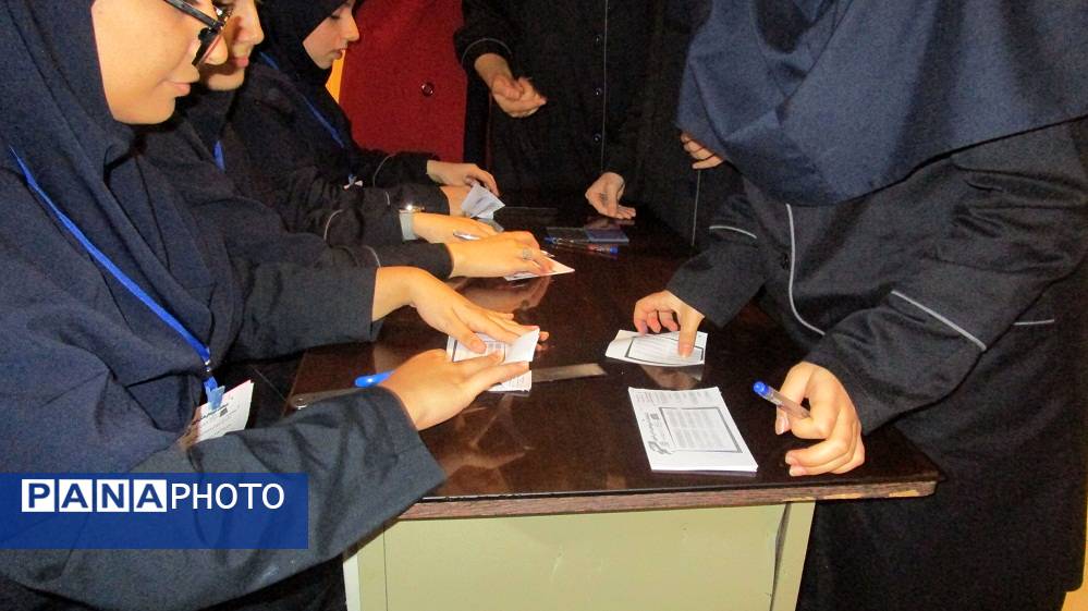 انتخابات شورای دانش‌آموزی دبیرستان شاهد شهید کلانتری ناحیه یک کرج