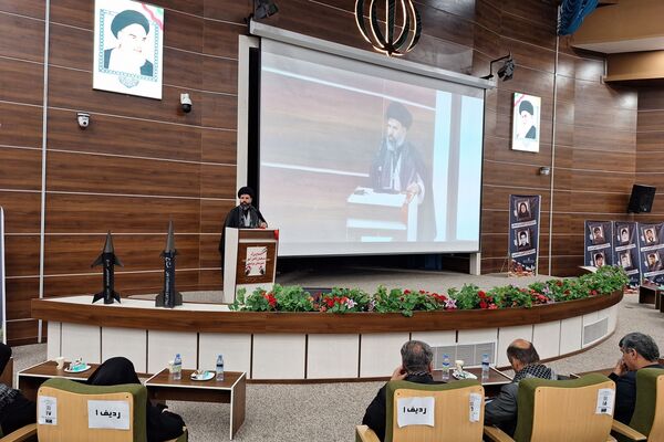 اجتماع بزرگ دانش آموزان بسیجی پردیس در گرامیداشت شهدای دانش آموز