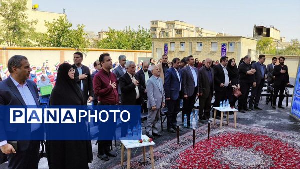 بهره‌برداری از دبستان ۱۲ کلاسه حسن‌زاده در مشهد 