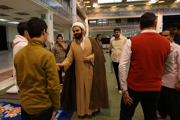 دیدار معاون پرورشی و فرهنگی با دانش‌آموزان رای اولی