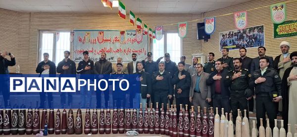 نواختن زنگ زورخانه ای و پهلوانی در شهرستان سلسله 