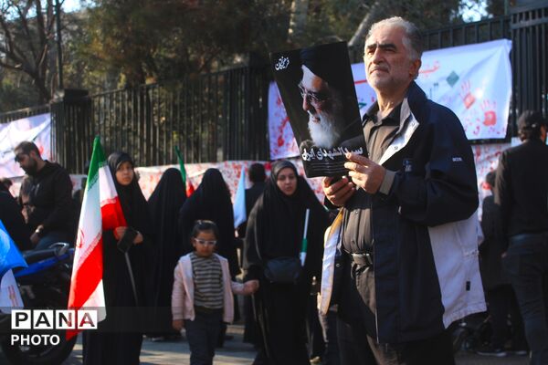 بیعت مردم تهران با سومین رهبر انقلاب