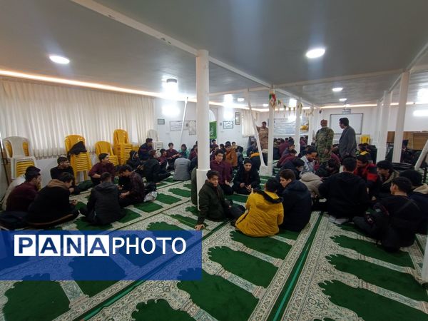 کلاس عملی  آمادگی دفاعی در دبیرستان نمونه آیت الله خامنه ای 