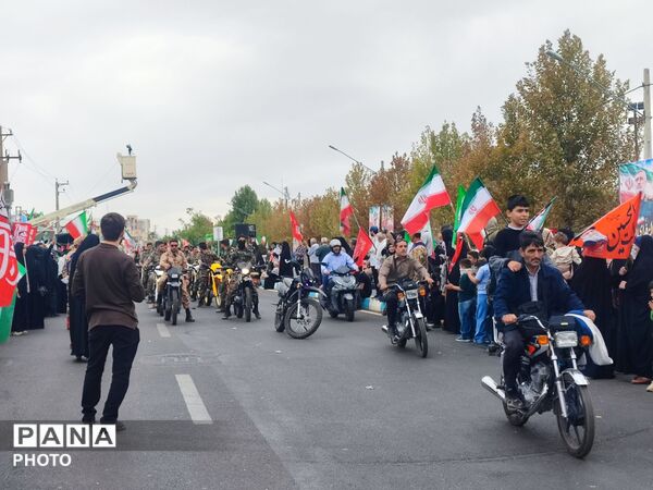 نمایش همبستگی ملی فرهنگیان دیار شور و شعور حسینی در رزمایش ۵۰ هزار نفری