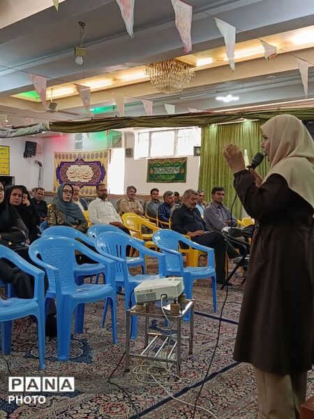 تقویت پیوند مدرسه و خانواده در مناطق محروم تربت‌حیدریه با برگزاری جلسات آموزش خانواده