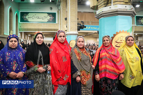 دیدار هزاران نفر از کارگران سراسر کشور با رهبر انقلاب