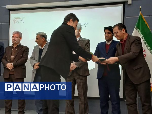 آیین تکریم و تجلیل از پژوهشگران برتر ناحیه۶