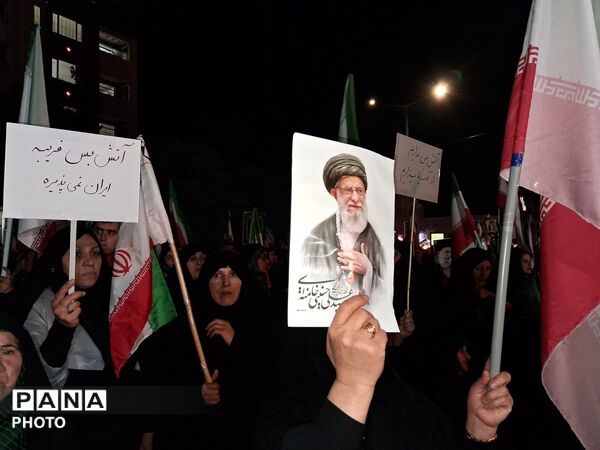 وحدت  رمز پیروزی مقابل دشمن 