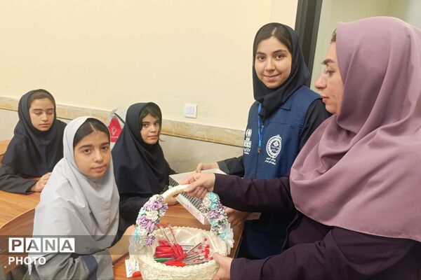 جشن جوانه‌ها در مدرسه خوارزمی رباط کریم