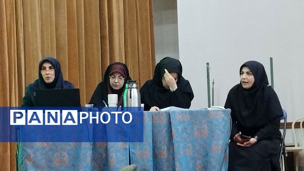 نشست تخصصی کارگروه‌های برنامه فراگیر پرورشی در البرز