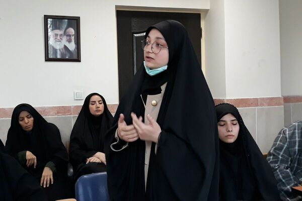 رقابت دانش‌آموزان منتخب در انتخابات منطقه‌ای شورای دانش‌آموزی بهارستان دو