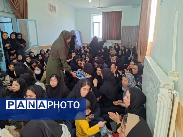 مراسم مهرِ مادرانه در مدرسه برادران رحمانی خلیل آباد