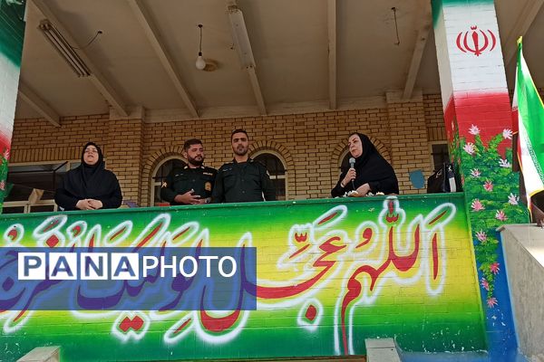گرامیداشت هفته نیروی انتظامی در مدرسه یادگار امام ورامین