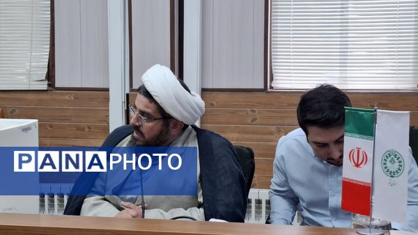 نشست صمیمی اعضای مجلس دانش‌آموزی و خبرنگاران پانا با معاون تربیت‌بدنی و سلامت آموزش و پرورش قم