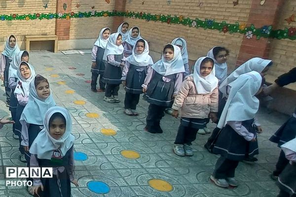 بازدید مدیر اداره تعلیم و تربیت شهرستانهای استان تهران از کودکستان فدک ناحیه دو شهرری 