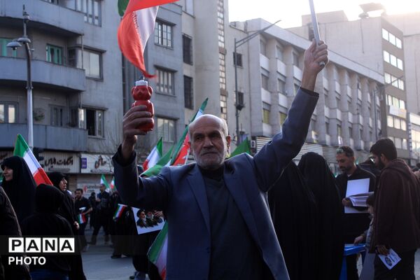 بیعت مردم تهران با سومین رهبر انقلاب