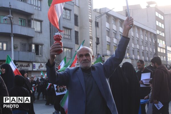 بیعت مردم تهران با سومین رهبر انقلاب