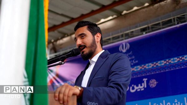 آیین گلباران محل شهادت شهید مرتضی مطهری با حضور مجید پارسا در منطقه ۱۲