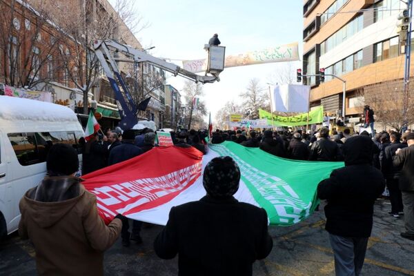حضور گسترده کودکان و نوجوانان ارومیه‌ای در راهپیمایی ۲۲ بهمن